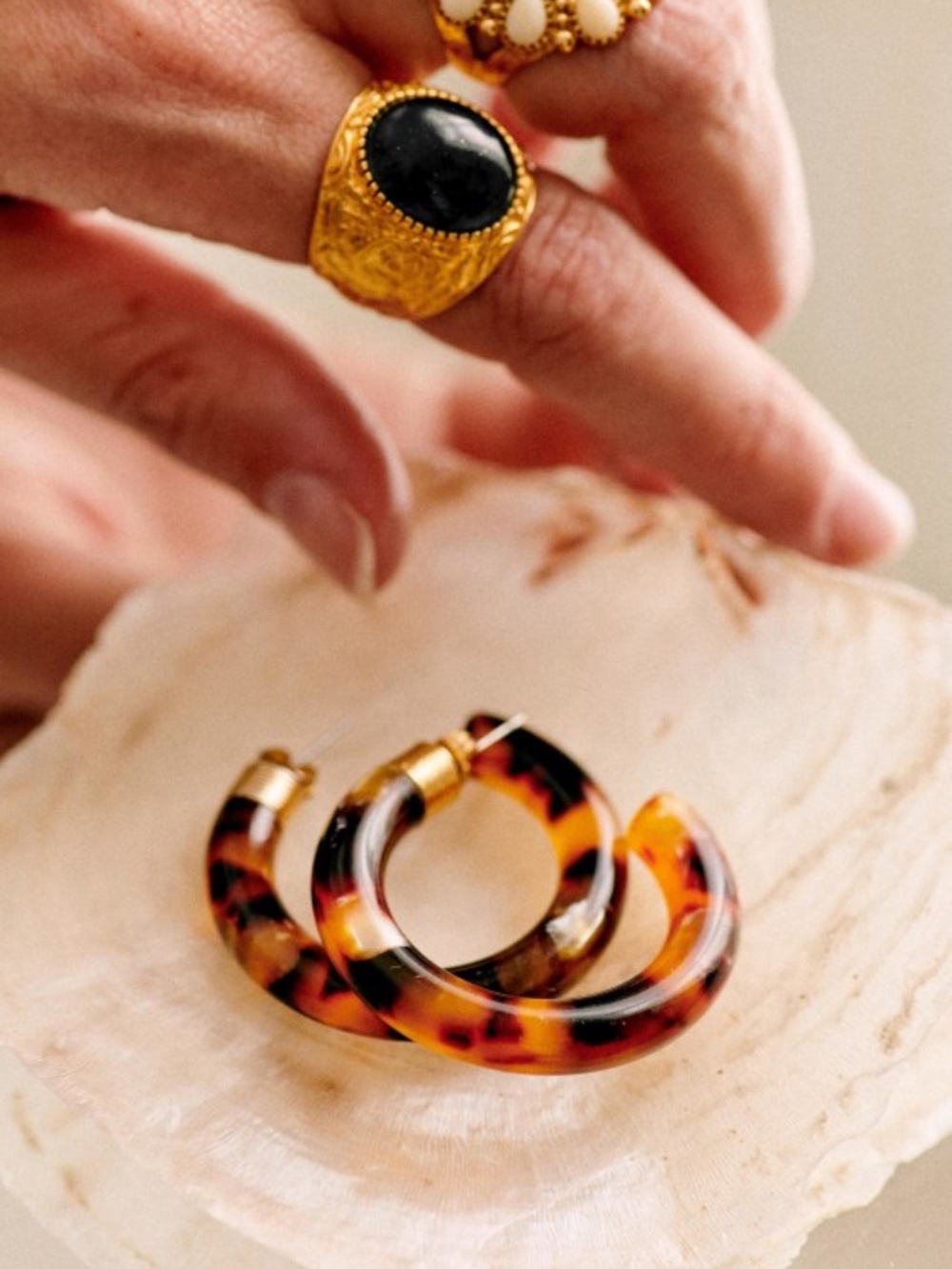 SEZANE AVRIL HOOP EARRINGS Brown Tortoiseshell - Picture 2 of 4